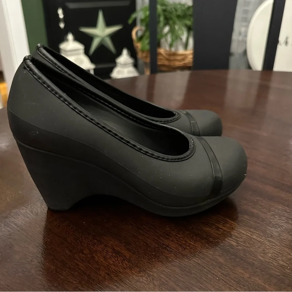 CROCS Black Platform Wedge Pumps